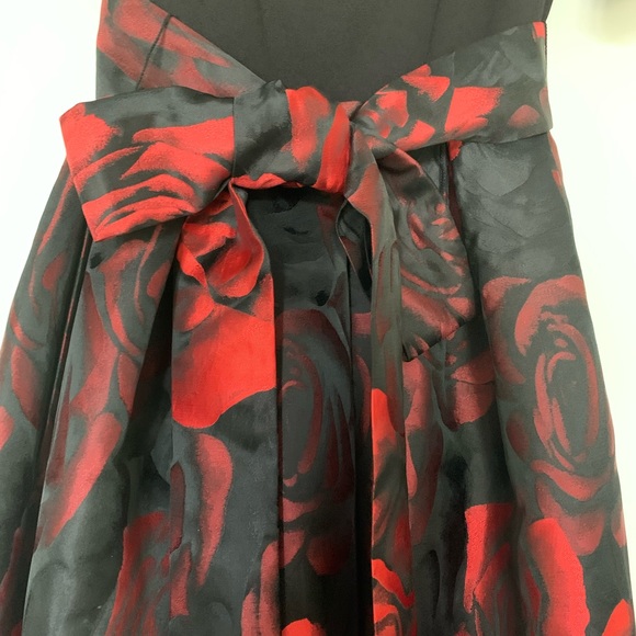 Dress - Picture 2 of 8